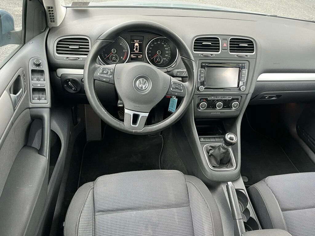 2011 Volkswagen Golf 24