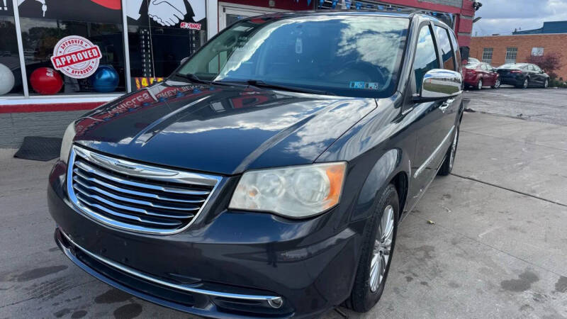 2013 Chrysler Town and Country Touring-L