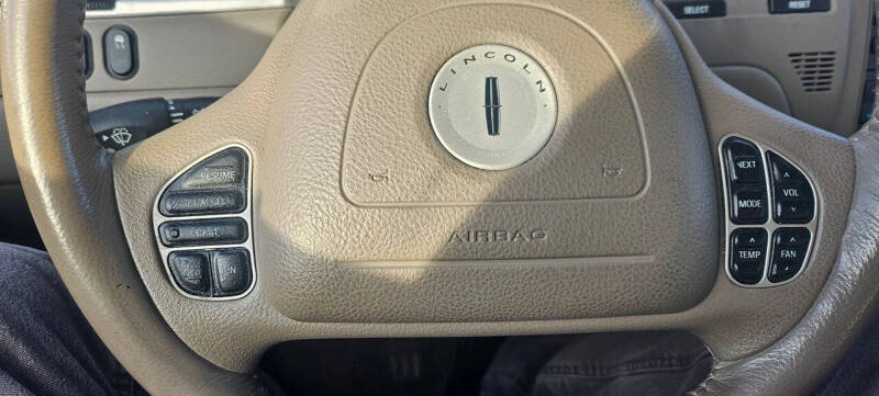 2004 Lincoln Town Car Ultimate