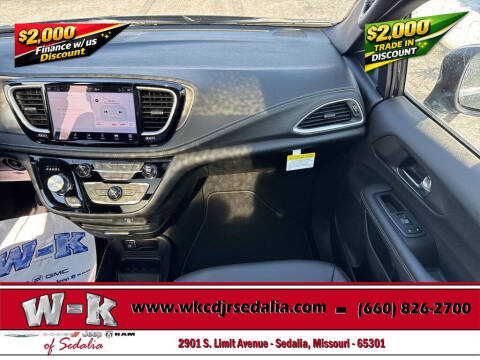 2026 Chrysler Pacifica Select