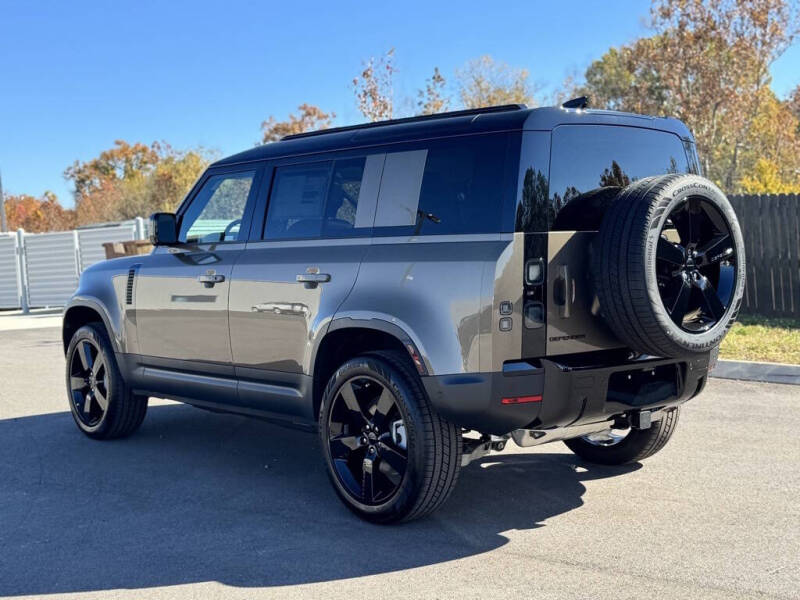 2026 Land Rover Defender 110 P300 S