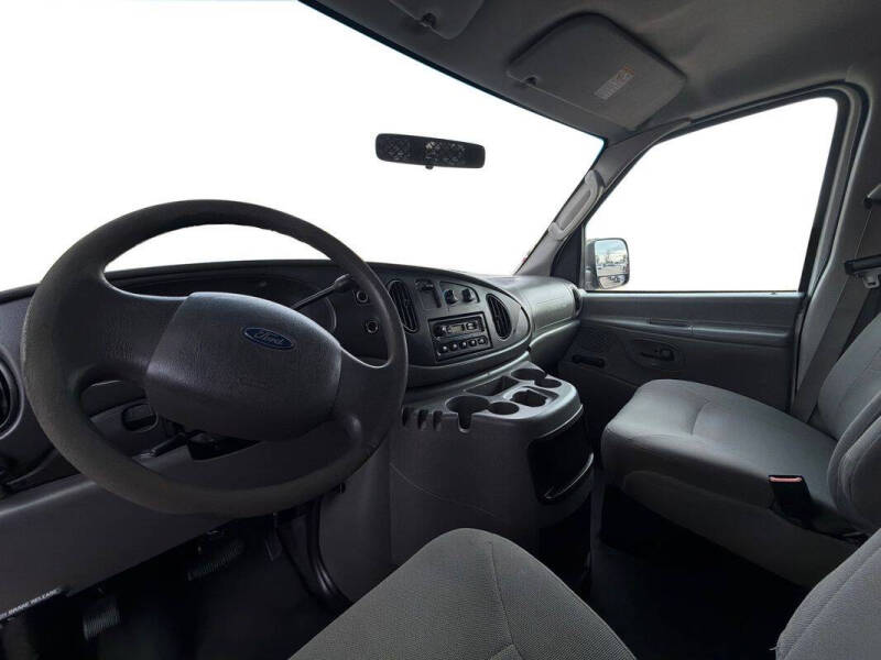 2005 Ford E-Series E-350 SD