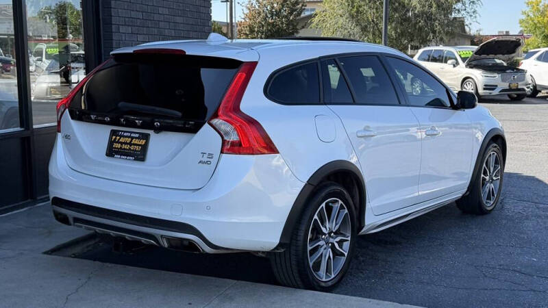 2015 Volvo V60 Cross Country T5