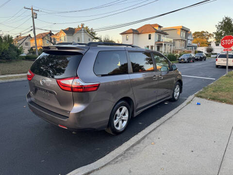2019 Toyota Sienna LE 8-Passenger