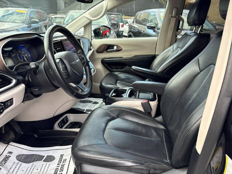 2017 Chrysler Pacifica Touring-L