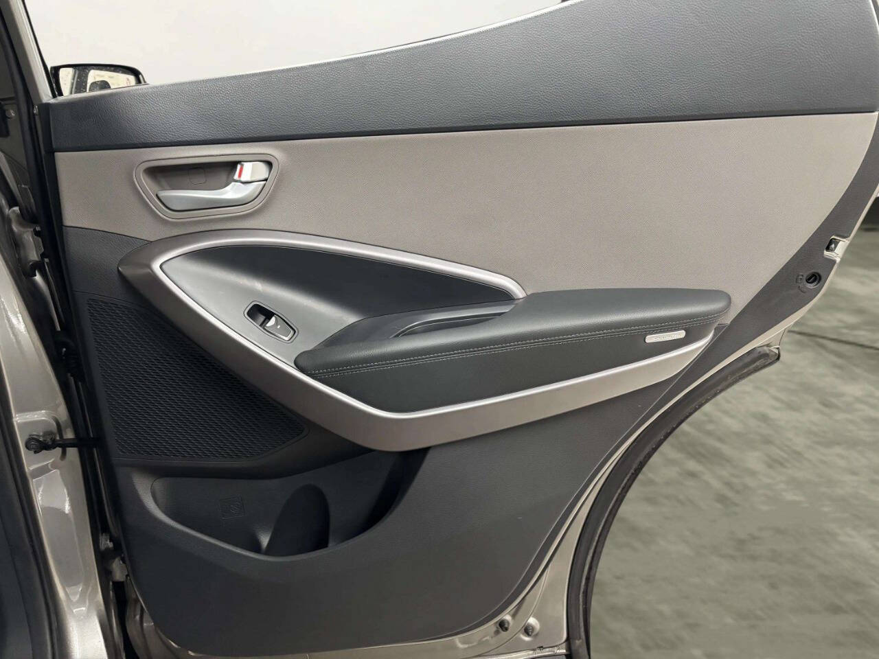 HyundaiSanta Fe Sport21