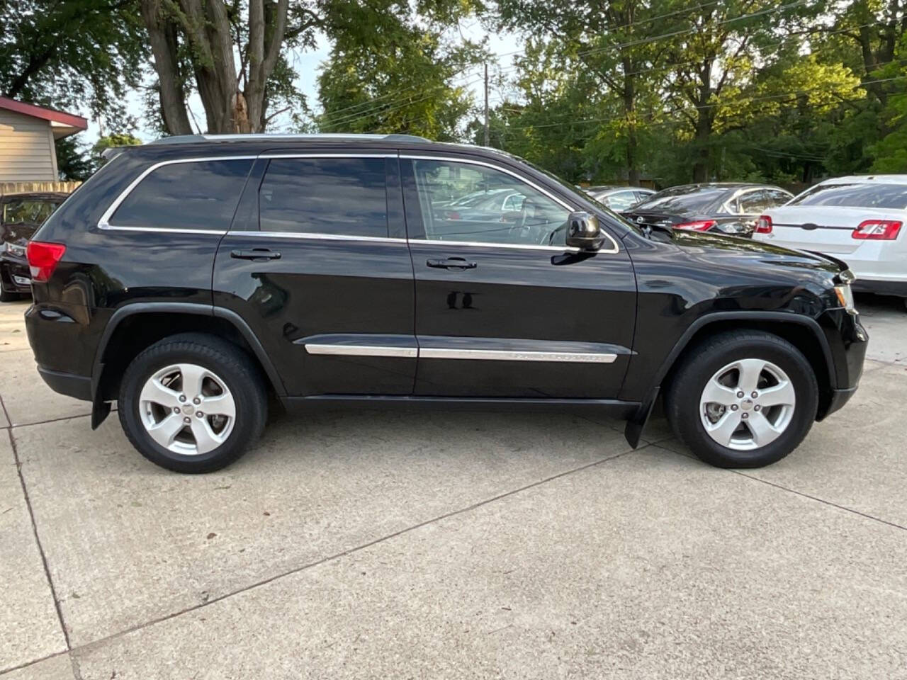 2011 Jeep Grand Cherokee for sale at Auto Connection in Waterloo, IA