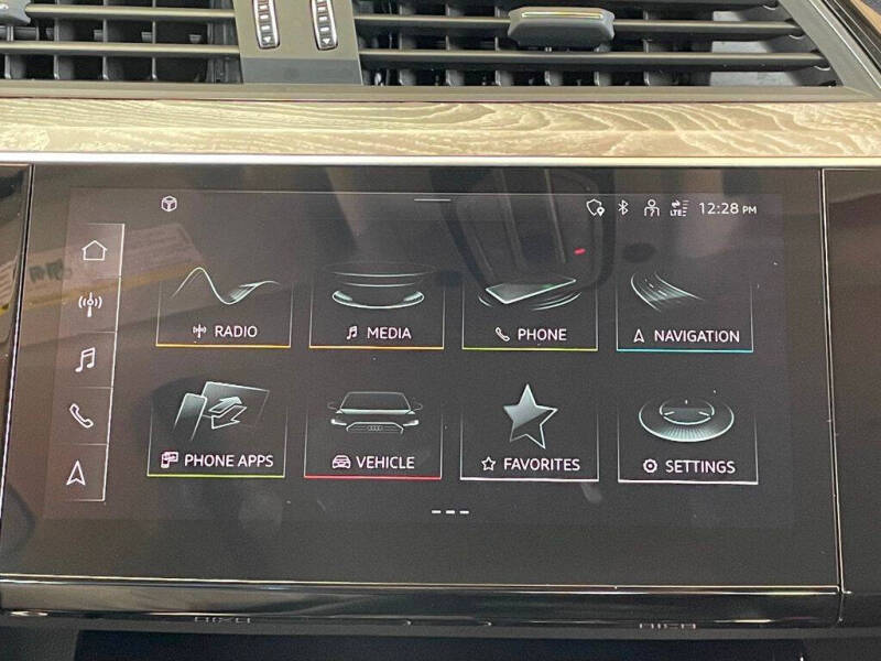 2022 Audi e-tron quattro Premium Plus