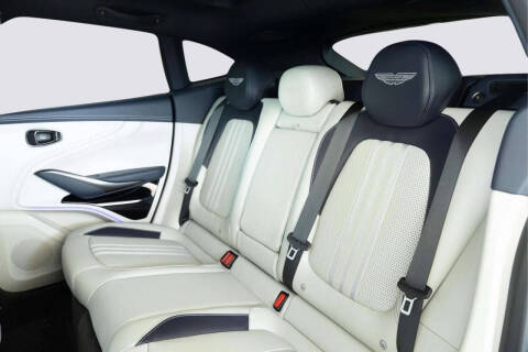 2025 Aston Martin DBX 707