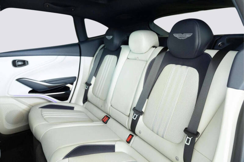 2025 Aston Martin DBX 707