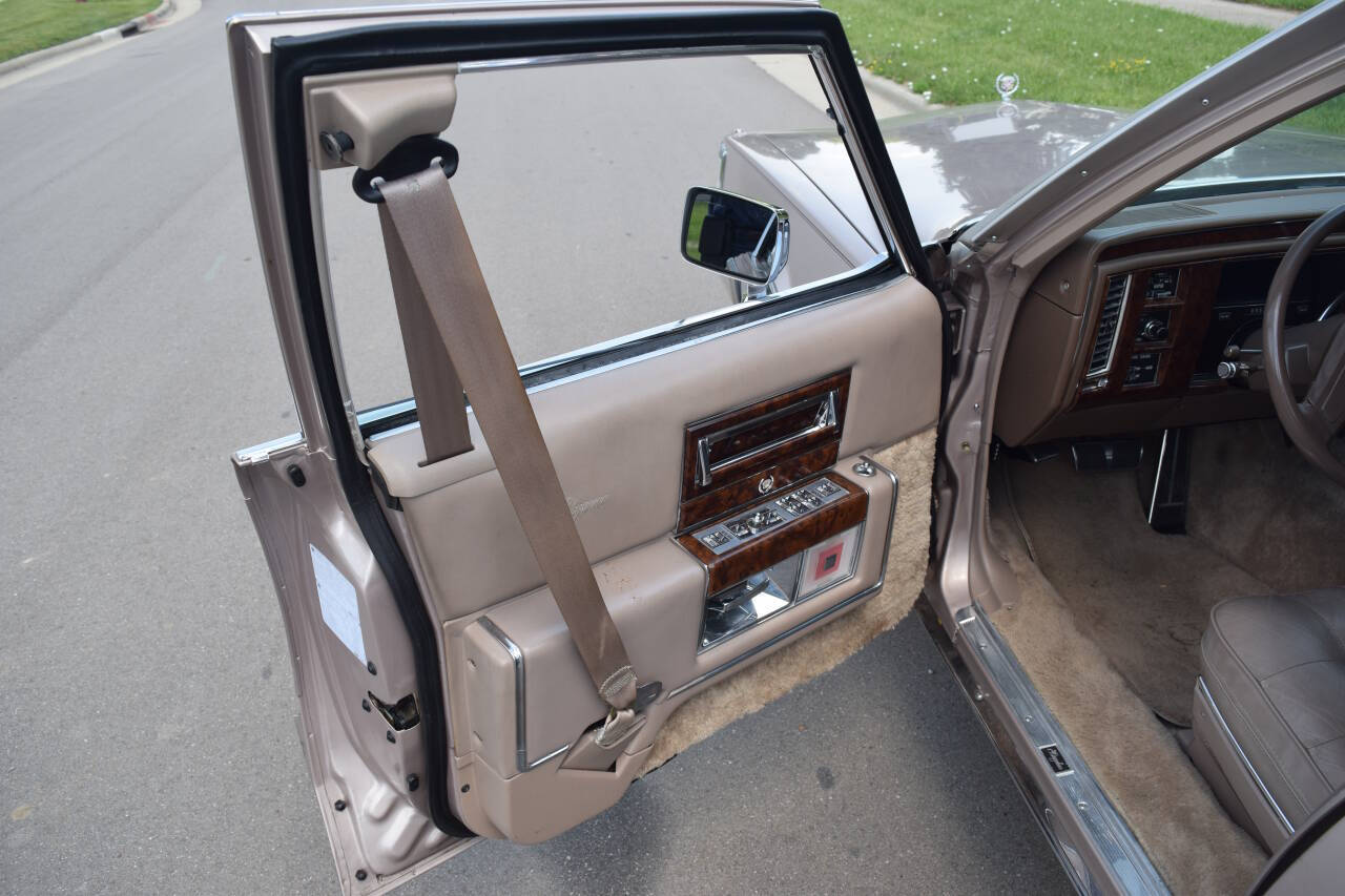 1991 Cadillac Brougham 226
