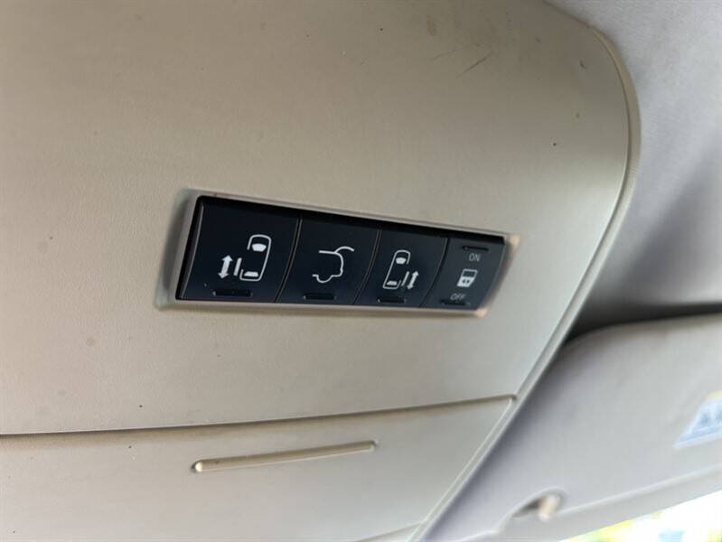 2012 Chrysler Town and Country Touring-L