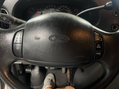2005 Ford E-Series E-150