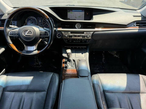 2016 Lexus ES 300h