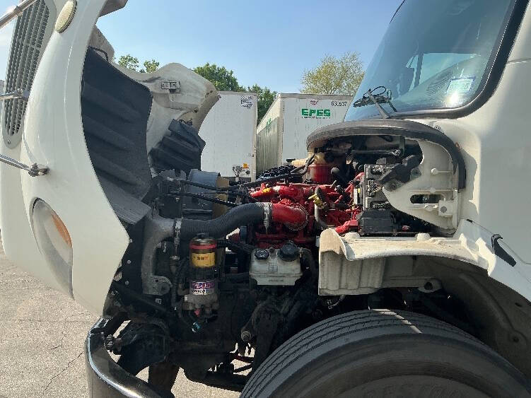 2017 Freightliner M2 106