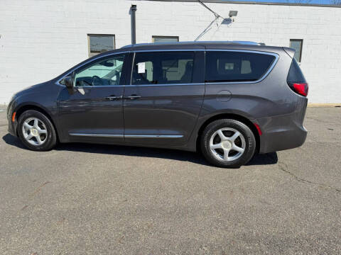 2017 Chrysler Pacifica Touring-L Plus