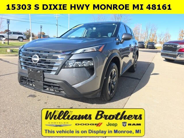 2024 Nissan Rogue SV's photo