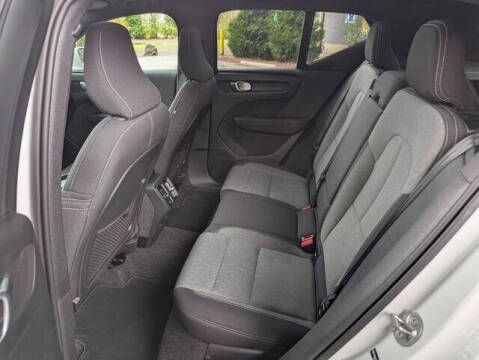 2025 Volvo XC40 B5 Core Bright Theme