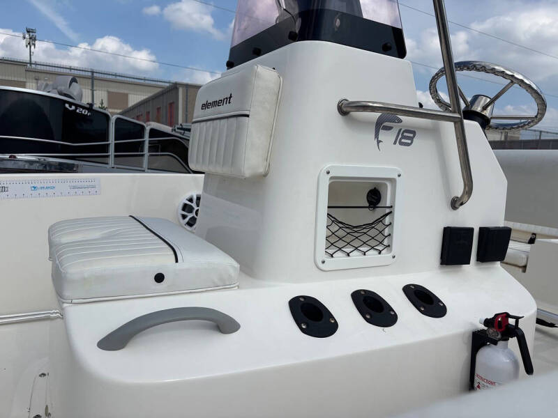 2019 Bayliner Element F18