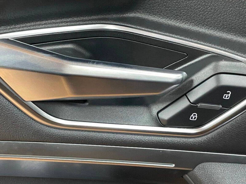 2022 Audi e-tron quattro Premium Plus