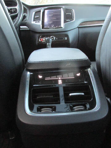 2016 Volvo XC90 T6 Momentum