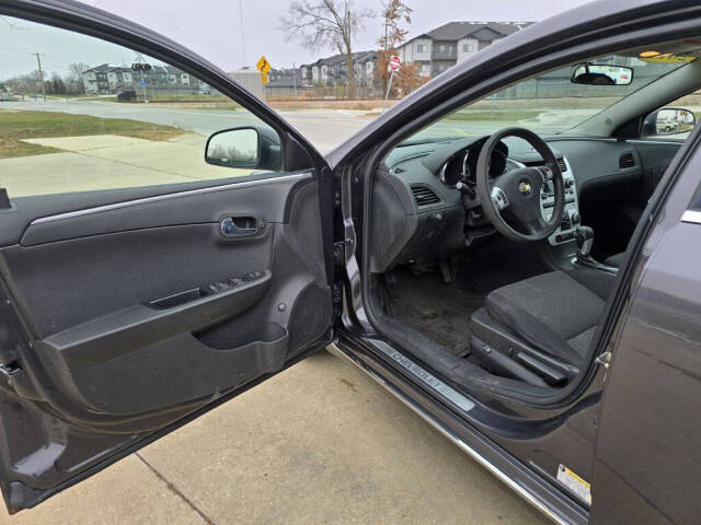 2011 Chevrolet Malibu for sale at Bigfoot Auto in Hiawatha, IA