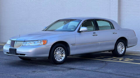1999 Lincoln Town Car for sale at Carland Auto Sales INC. in Portsmouth VA