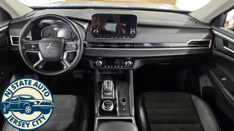 2023 Mitsubishi Outlander SE