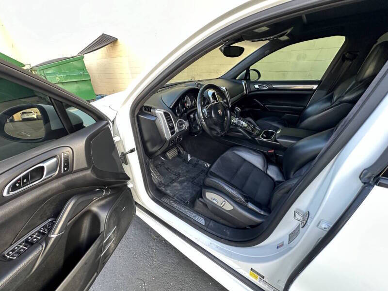 2013 Porsche Cayenne GTS