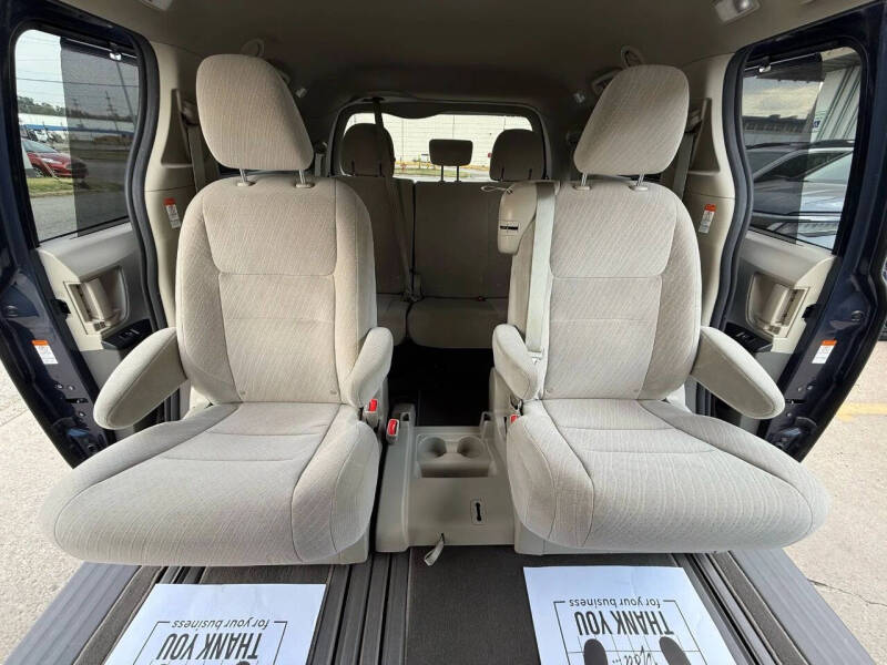 2020 Toyota Sienna LE 8-Passenger