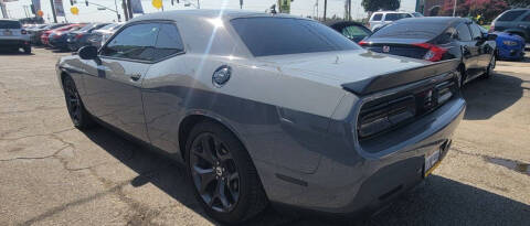 2017 Dodge Challenger SXT Plus