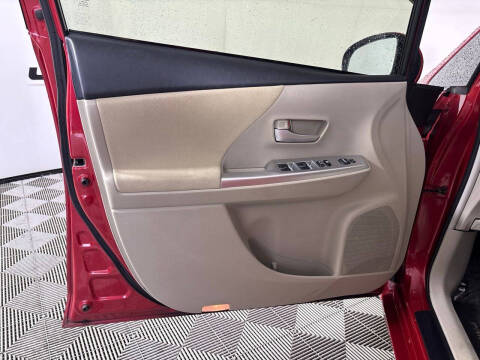 2013 Toyota Prius v Two