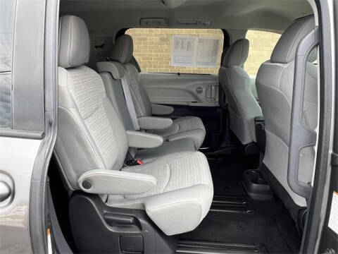 2022 Toyota Sienna LE 8-Passenger