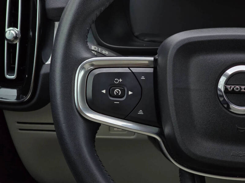 2021 Volvo XC40 T5 Momentum