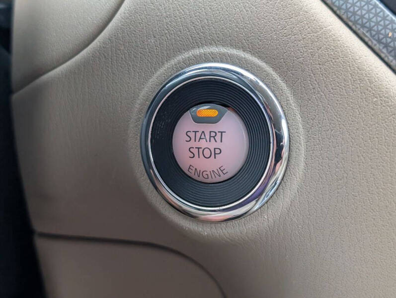 2017 Nissan Pathfinder SL