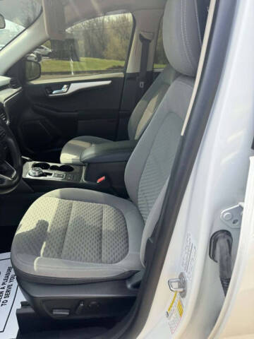 2020 Ford Escape SE