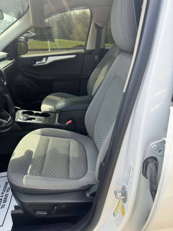 2020 Ford Escape SE