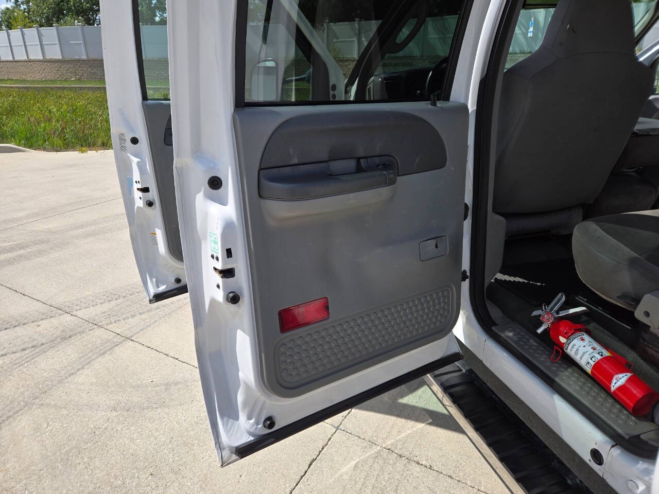 2004 Ford F-550 Super Duty 58