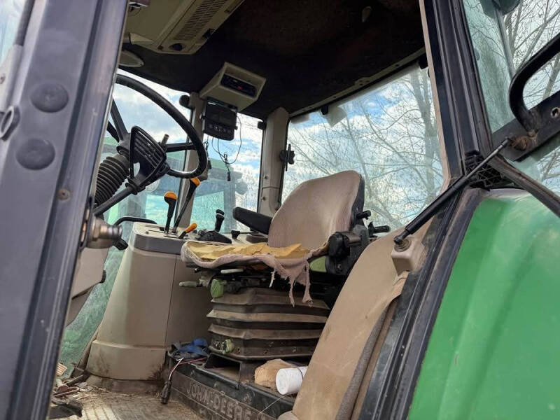2005 John Deere 6715