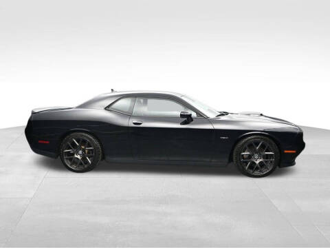 2016 Dodge Challenger R/T Shaker
