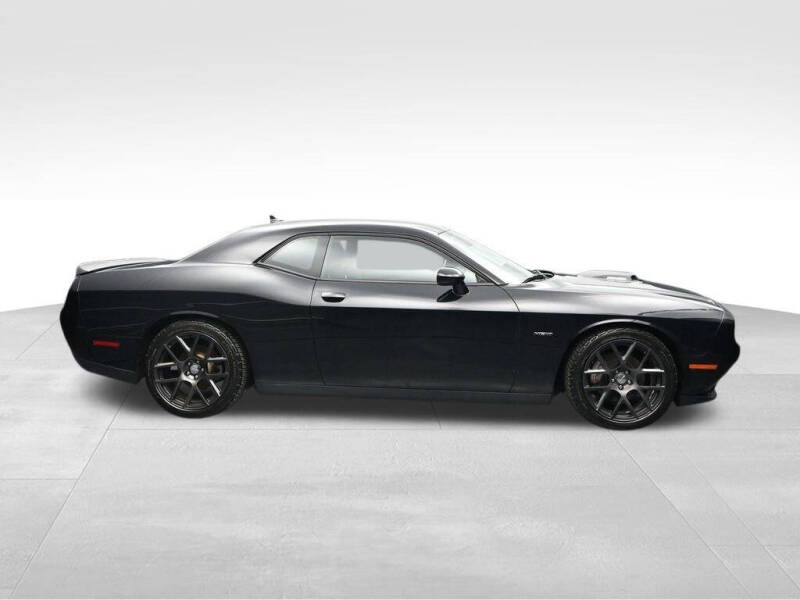 2016 Dodge Challenger R/T Shaker