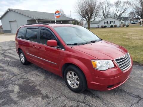 2009 Chrysler Town and Country for sale at CALDERONE CAR & TRUCK in Whiteland IN