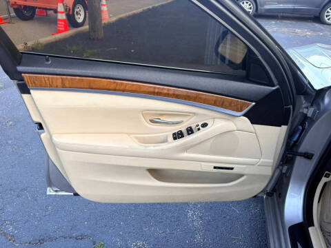 2012 BMW 5 Series 528i