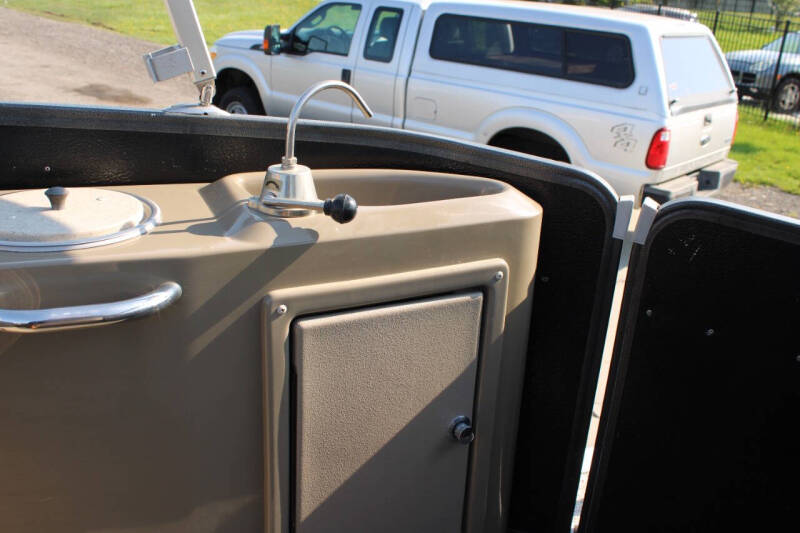 2012 Premier Marine Grand Majestic LTD 250