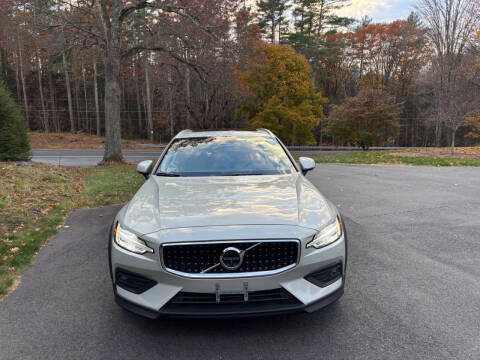 2022 Volvo V60 Cross Country T5