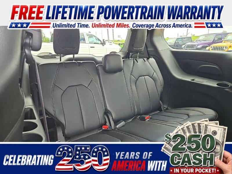 2027 Chrysler Pacifica Select