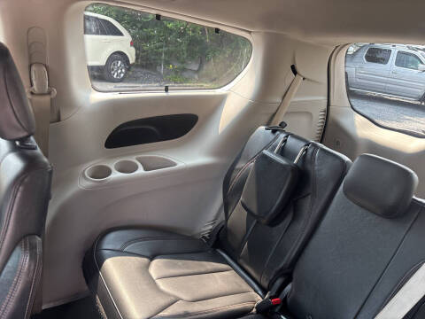 2017 Chrysler Pacifica Touring-L