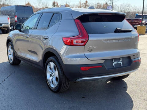 2022 Volvo XC40 T5 Momentum