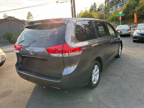 2011 Toyota Sienna Base 7-Passenger