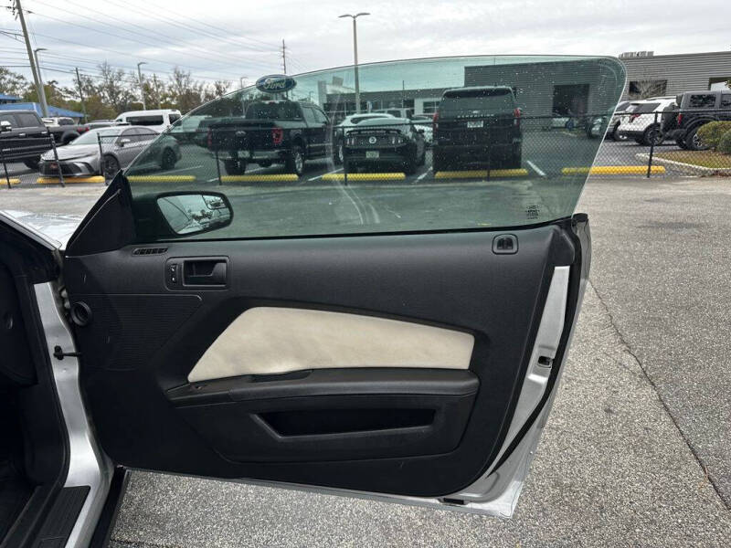 2012 Ford Mustang V6